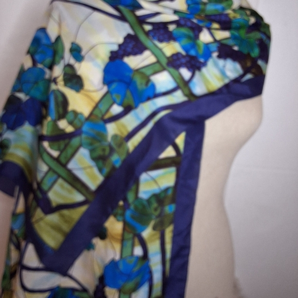 Louis Comfort Tiffany Stained Glass Metropolitan Museum Silk Scarf NWT - Picture 5 of 14